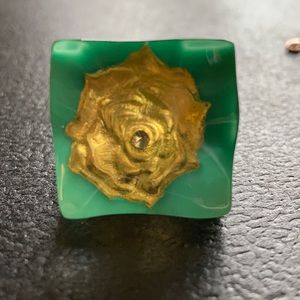 Beautiful Vintage (?) Acrylic Ring